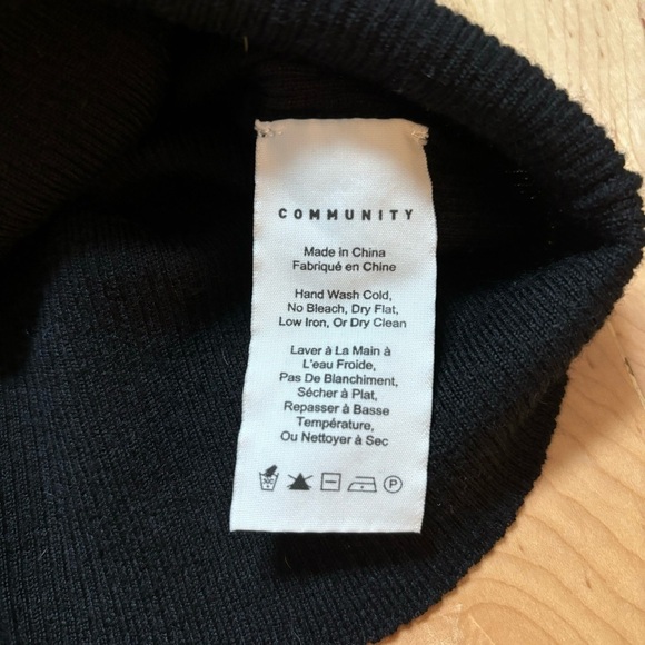 Community Aritzia 100% Extra Fine Merino Wool Solid Black Sweater - Picture 10 of 10